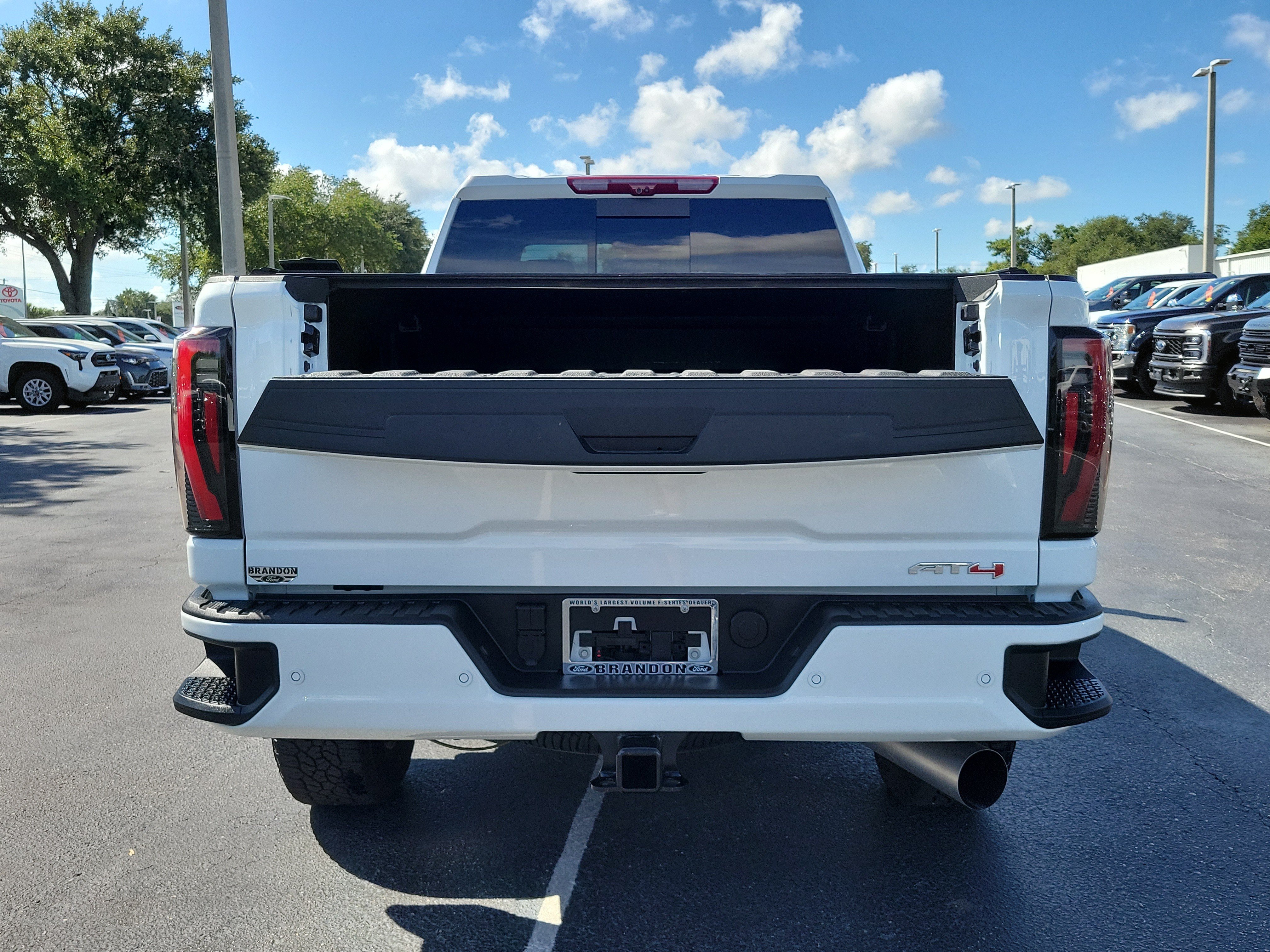 Used 2025 GMC Sierra 2500 AT4 w/ AT4 Premium Plus Package AWD/4WD image 12