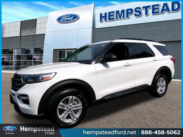 Certified 2022 Ford Explorer XLT w/ Equipment Group 202A AWD/4WD image 1