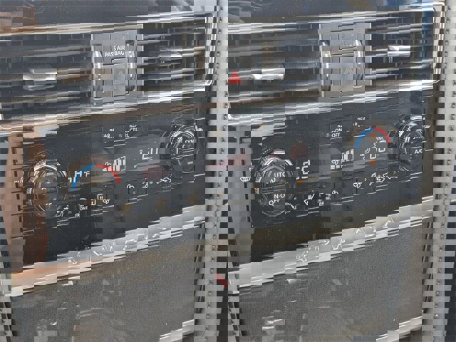 Used 2022 Nissan Armada SV w/ SV Appearance Package image 18