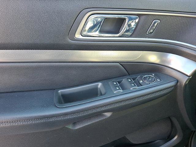Certified 2018 Ford Explorer XLT w/ Equipment Group 202A image 12