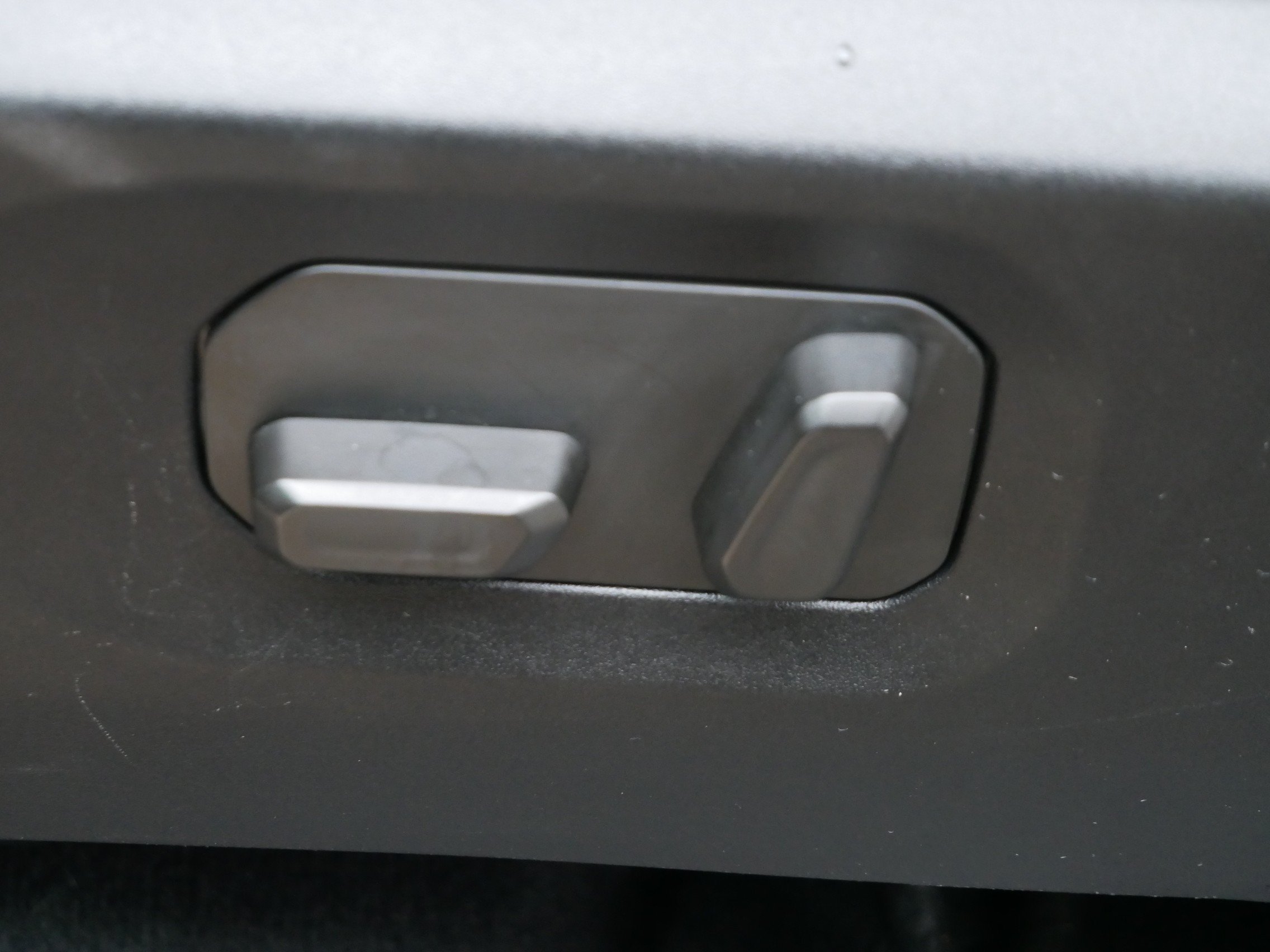 Used 2024 Jeep Wrangler Unlimited Sahara AWD/4WD image 9