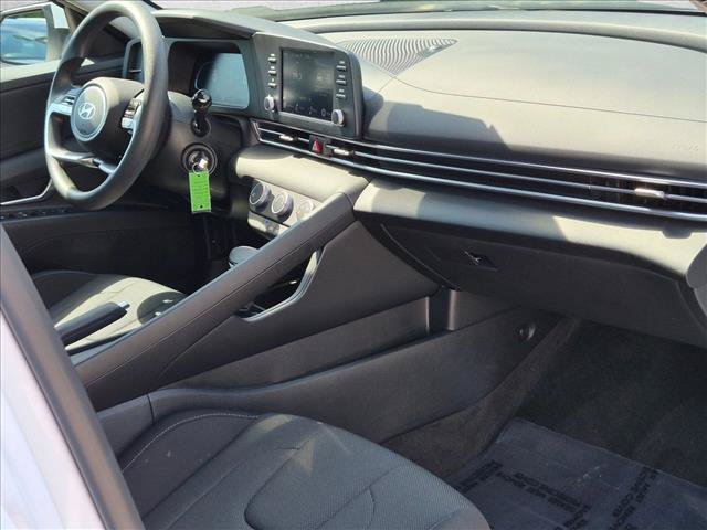 Used 2025 Hyundai Elantra SE FWD image 19