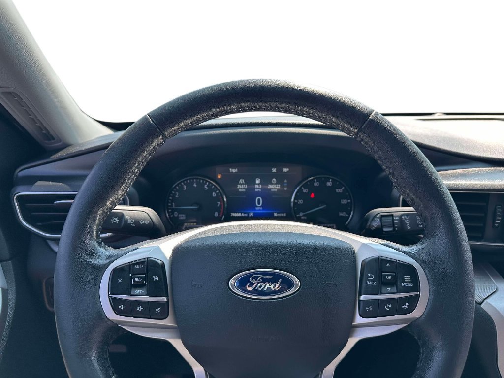 Certified 2021 Ford Explorer XLT w/ Equipment Group 202A AWD/4WD image 17