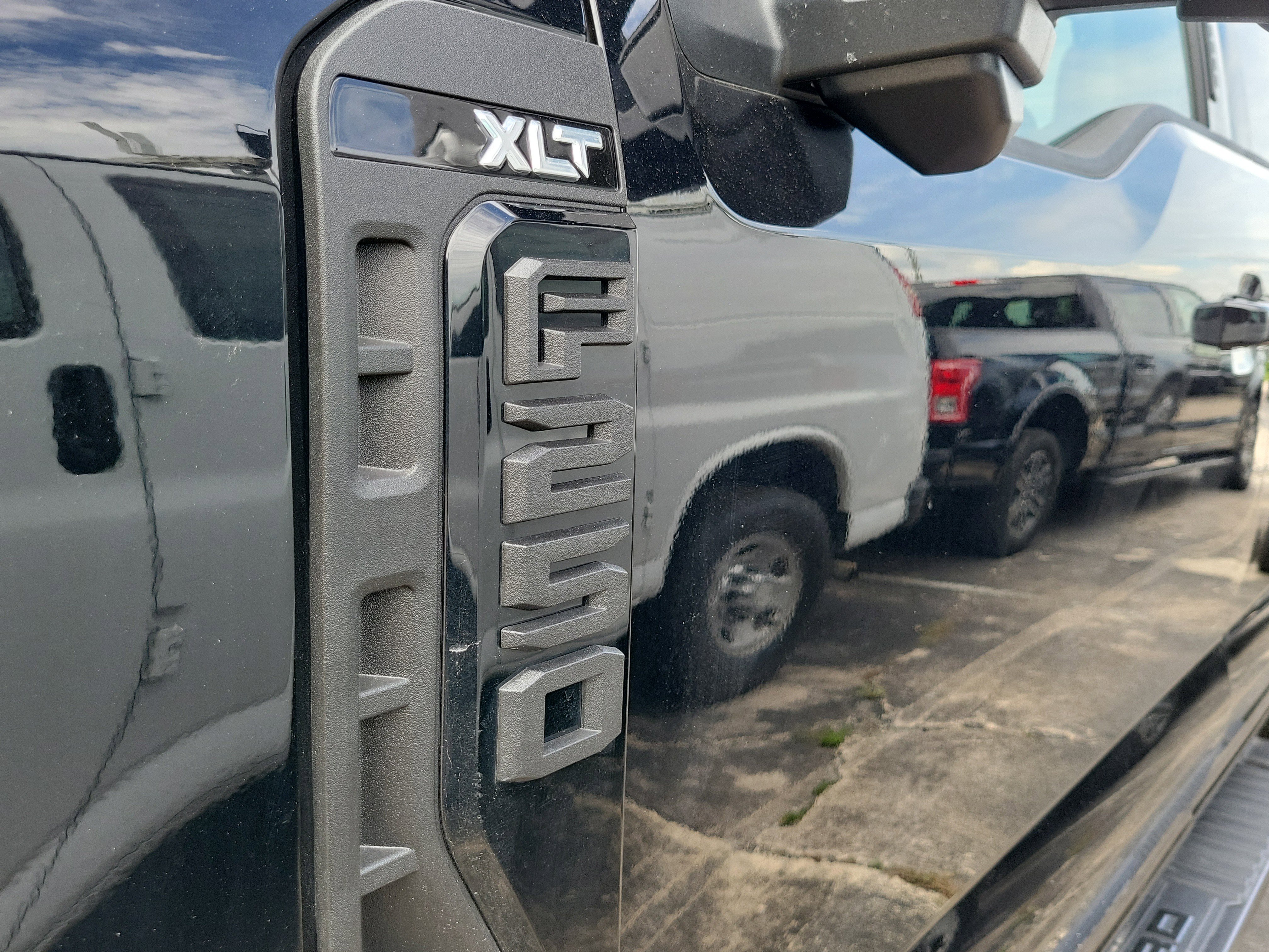 Certified 2024 Ford F250 XLT w/ Black Appearance Package AWD/4WD image 5