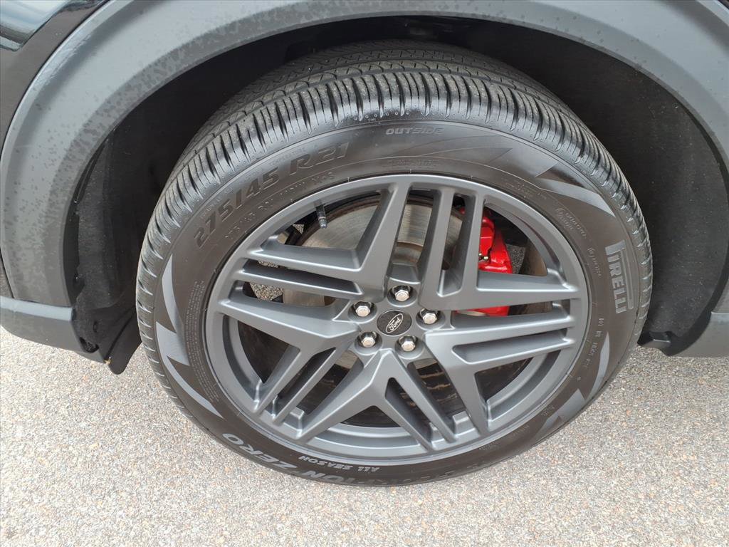 Certified 2025 Ford Explorer ST-Line w/ Premium Package image 4