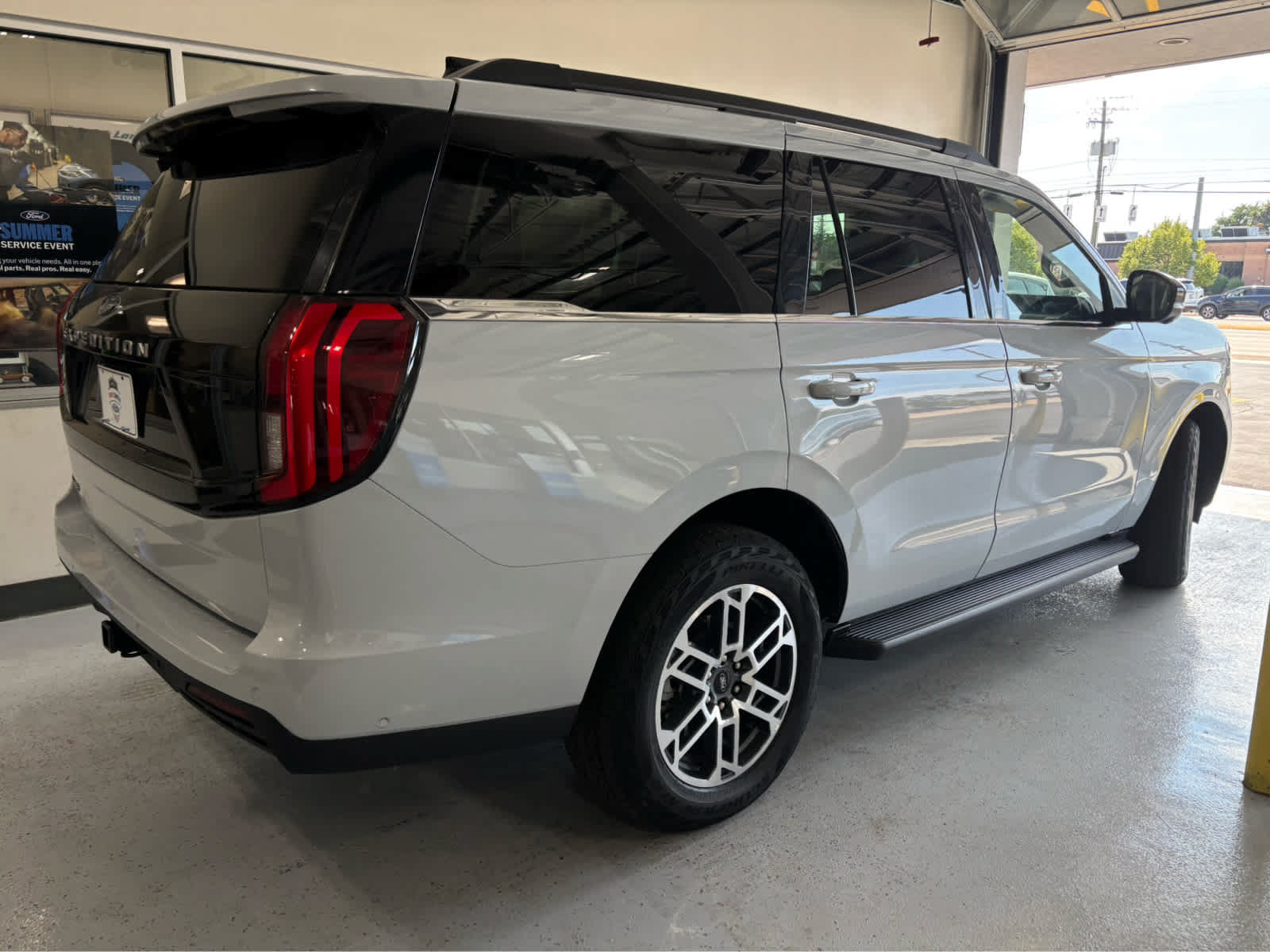 Certified 2025 Ford Expedition Active AWD/4WD image 10