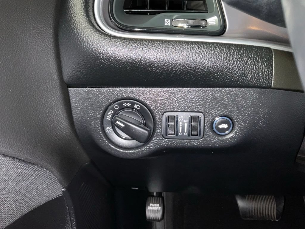 Used 2019 Dodge Challenger SXT RWD image 18
