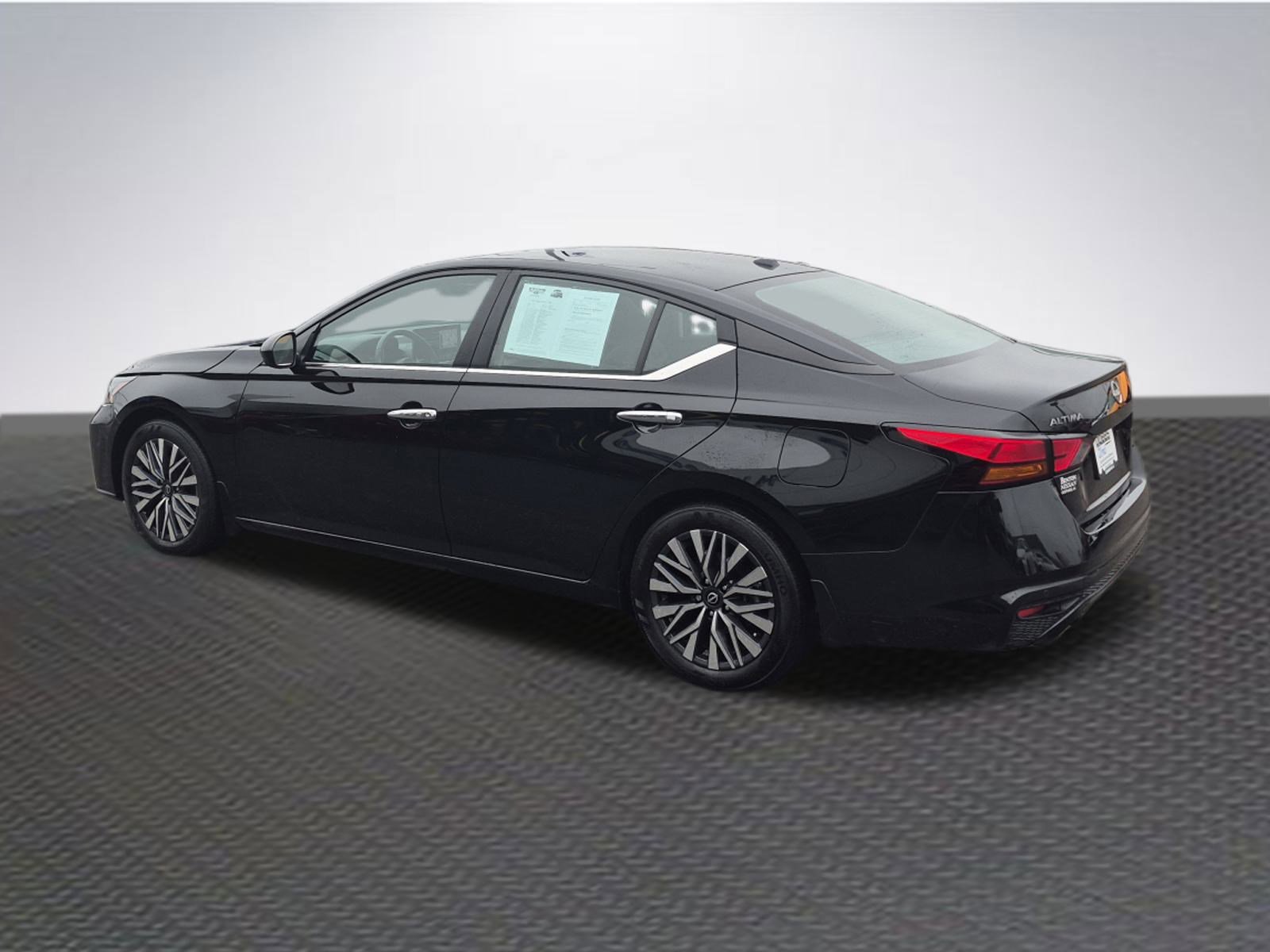 Used 2024 Nissan Altima 2.5 SV w/ SV Premium Package image 5