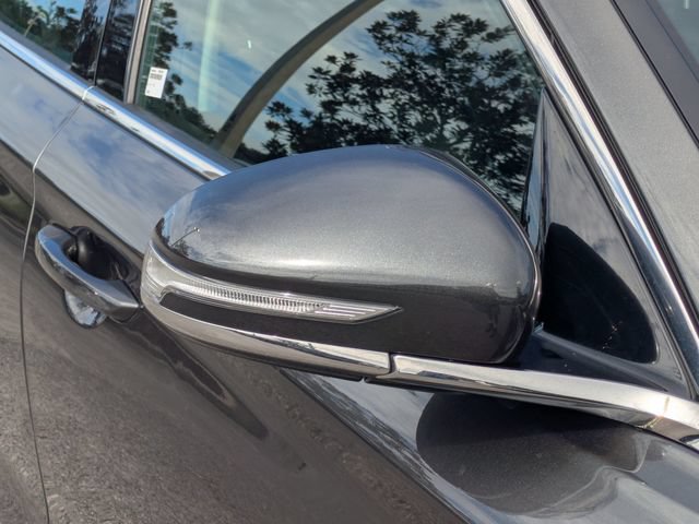 Used 2025 Genesis G70 2.5T RWD image 12