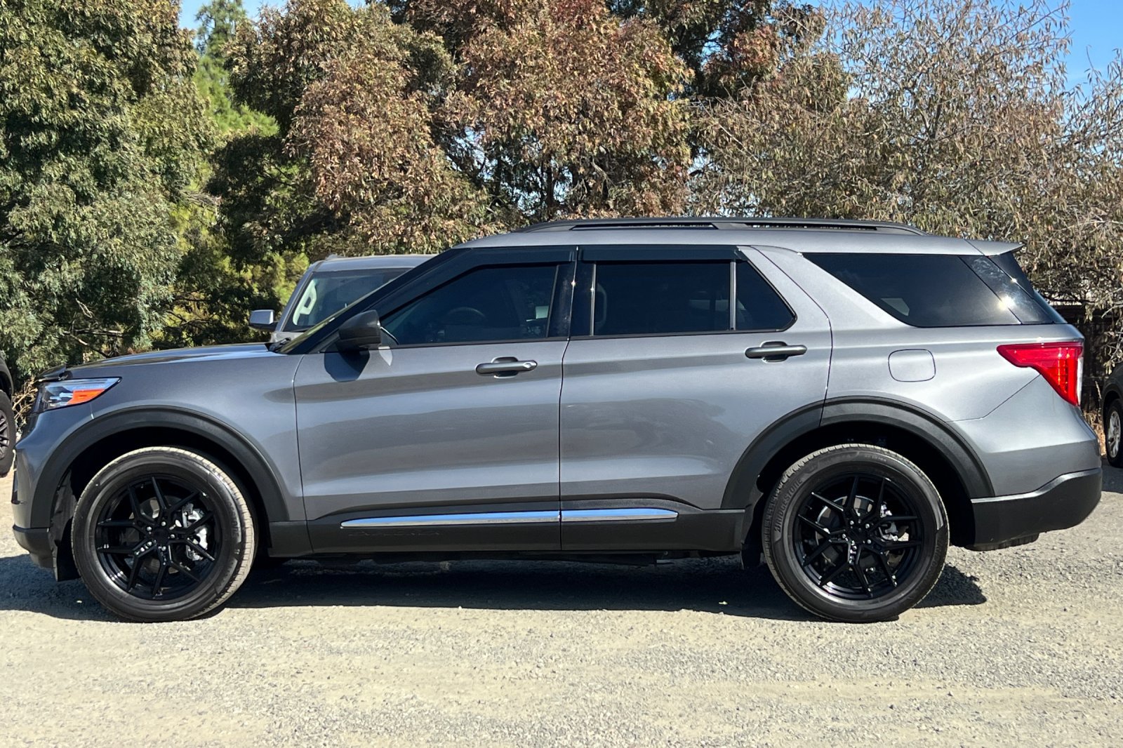 Certified 2021 Ford Explorer XLT w/ Equipment Group 202A AWD/4WD image 7
