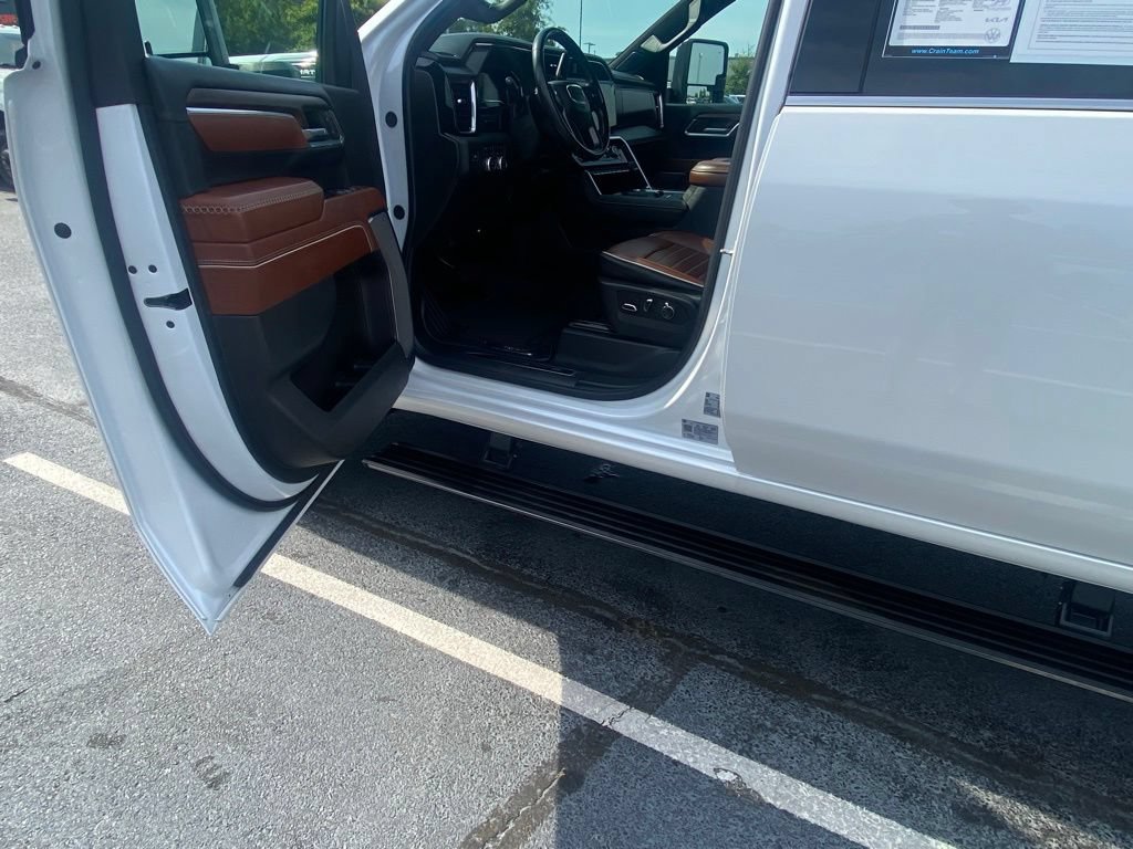 Used 2024 GMC Sierra 2500 Denali Ultimate AWD/4WD image 13
