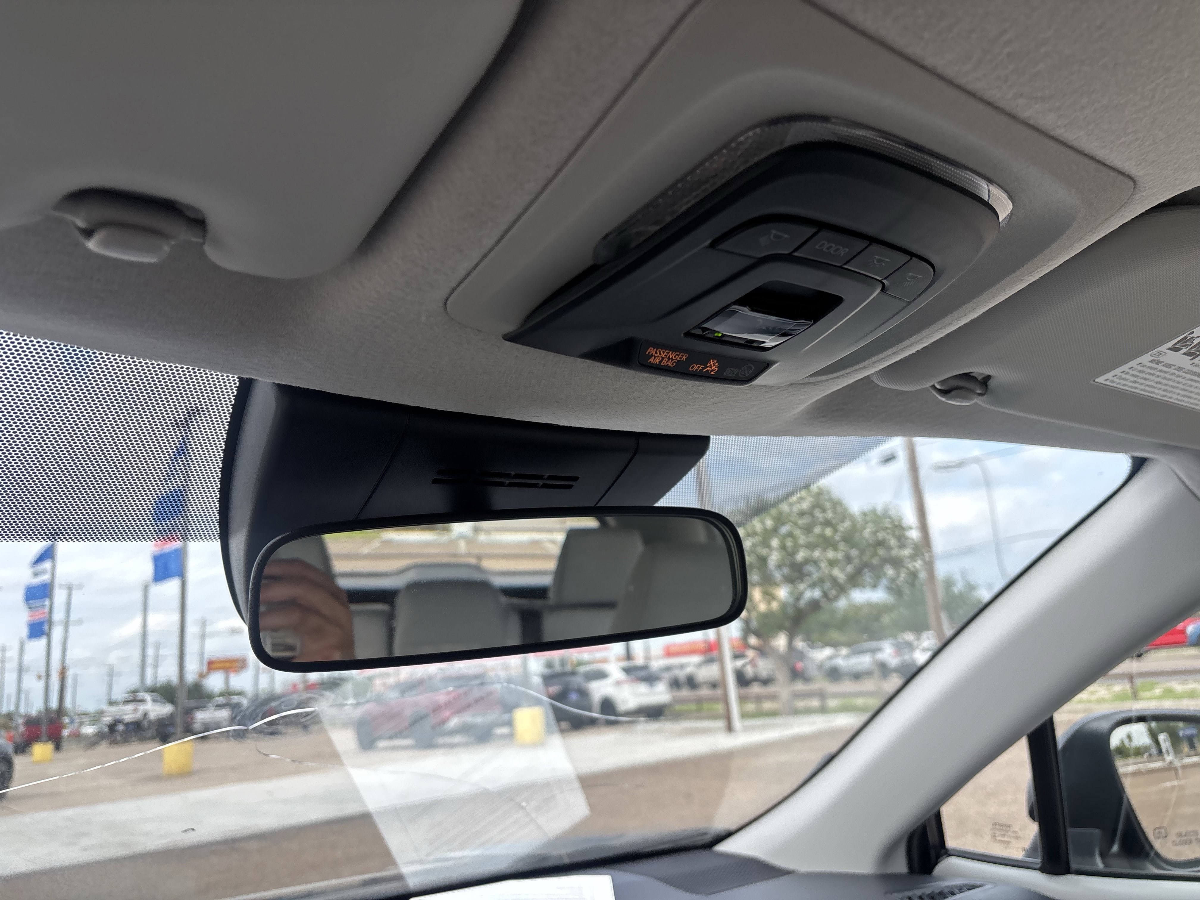 Used 2025 Toyota Corolla Cross L FWD image 33