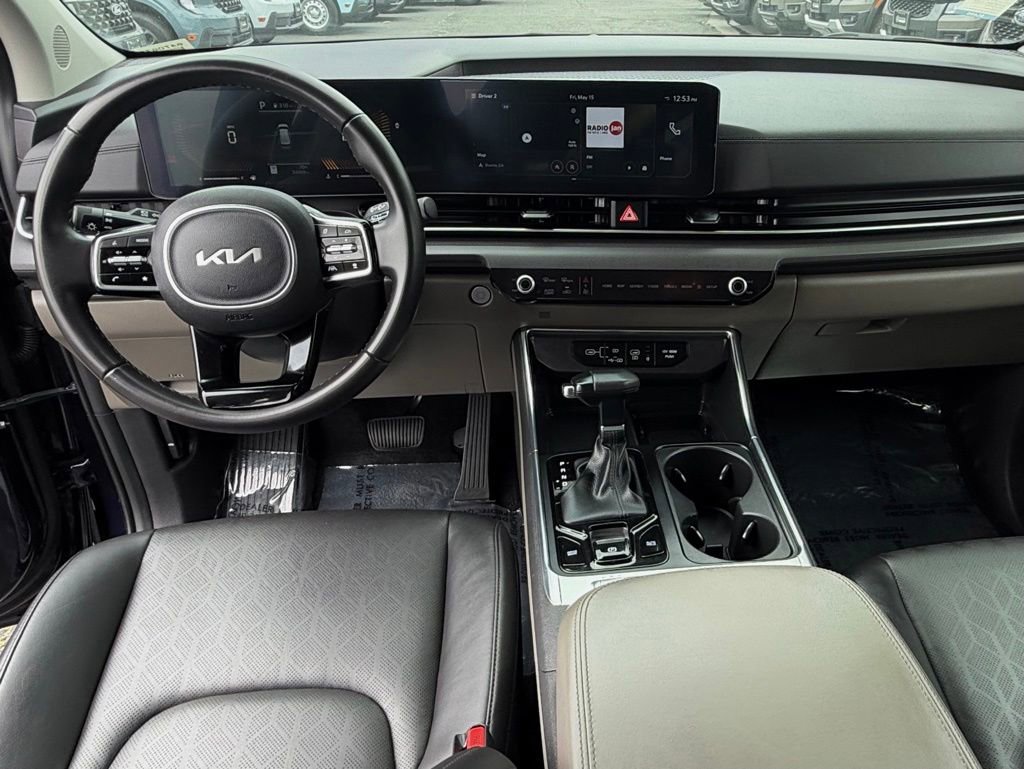 Used 2025 Kia Carnival EX FWD image 29