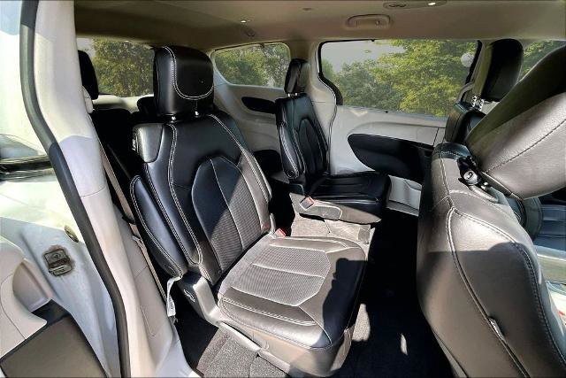 Used 2023 Chrysler Pacifica Touring-L FWD image 26