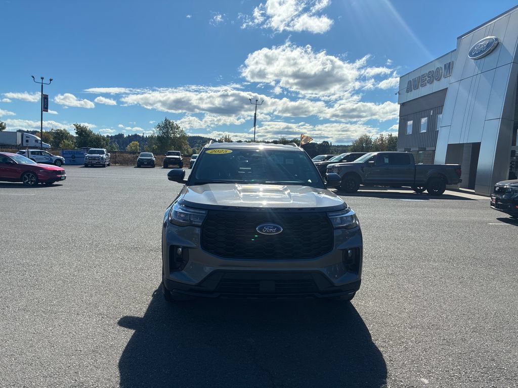 Certified 2025 Ford Explorer ST-Line AWD/4WD image 11
