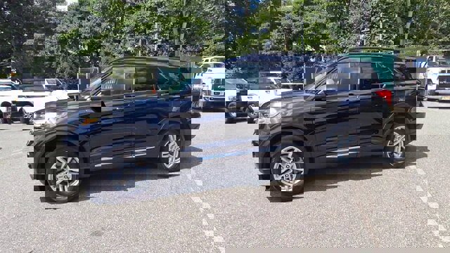 Certified 2022 Ford Explorer XLT w/ Equipment Group 202A image 4