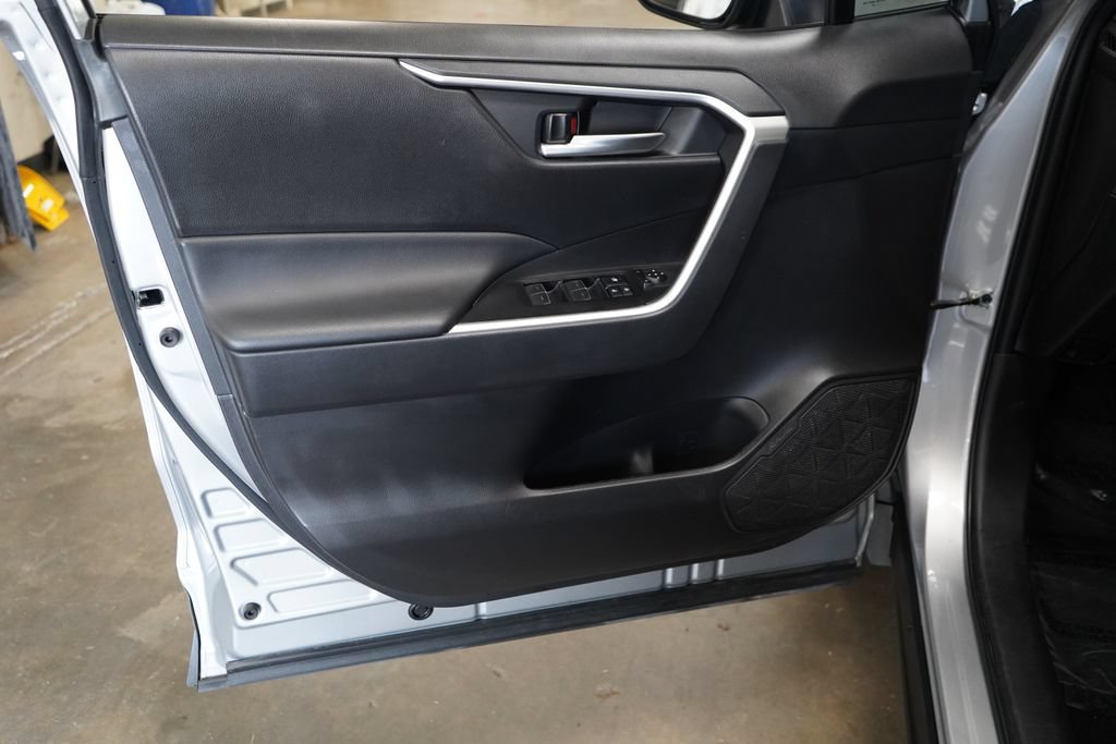 Used 2025 Toyota RAV4 XLE AWD/4WD image 15