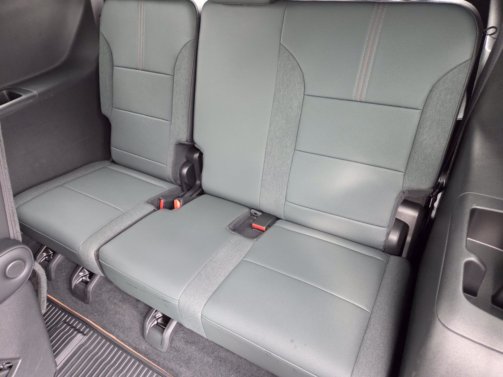 Used 2025 GMC Acadia AT4 w/ Luxury Package AWD/4WD image 12