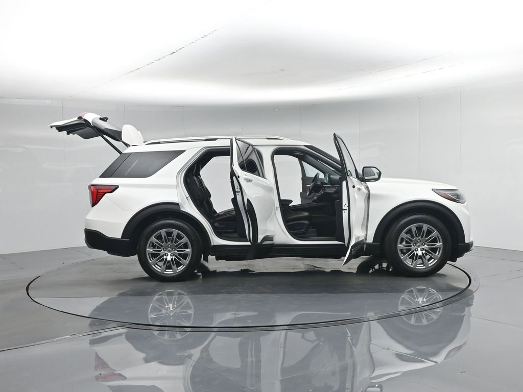 Certified 2025 Ford Explorer Platinum RWD image 5