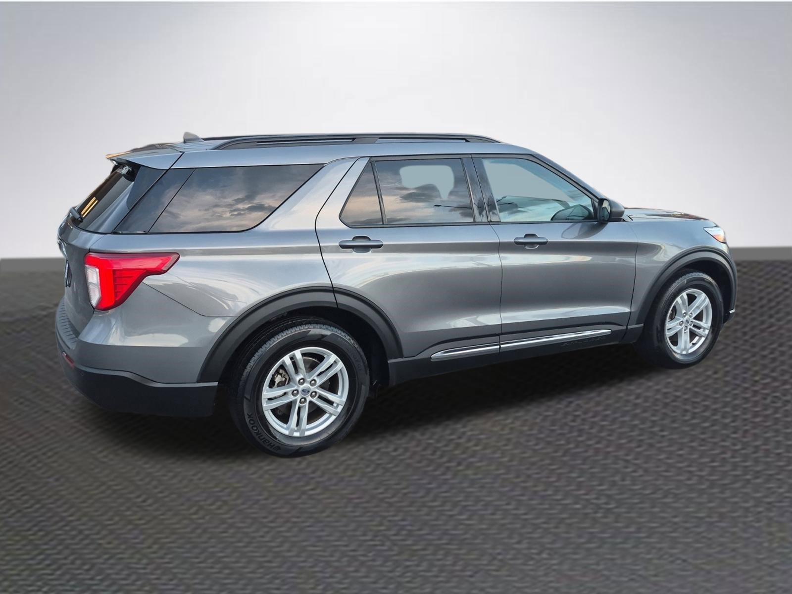 Certified 2024 Ford Explorer XLT image 4