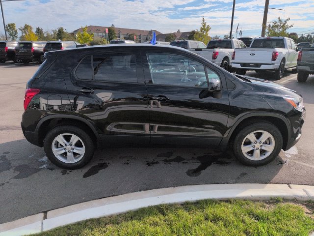 Used 2022 Chevrolet Trax LS w/ Tint and Cruise Package AWD/4WD image 6