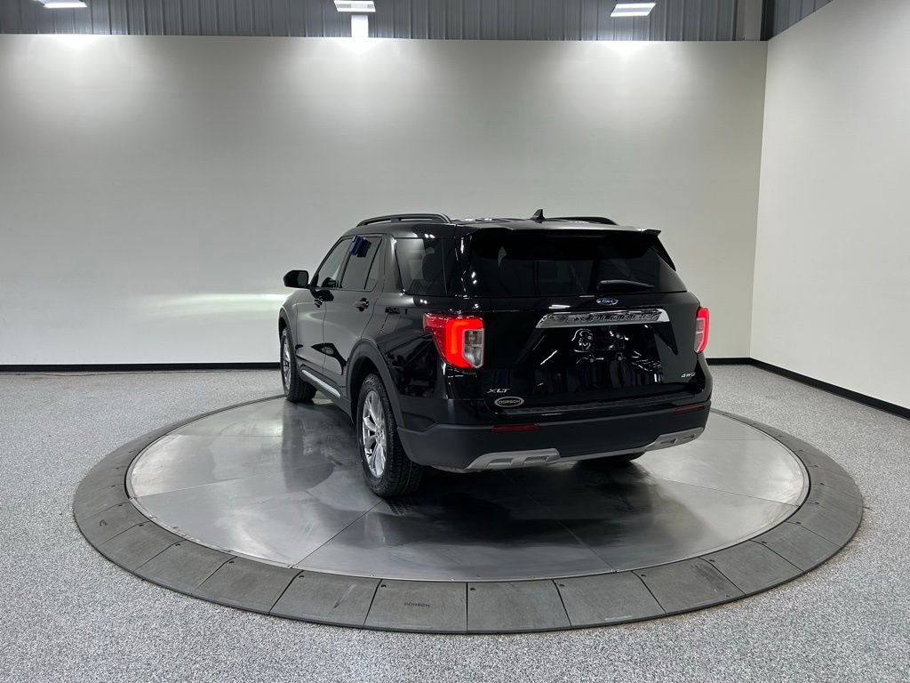 Certified 2022 Ford Explorer XLT w/ Equipment Group 202A AWD/4WD image 9