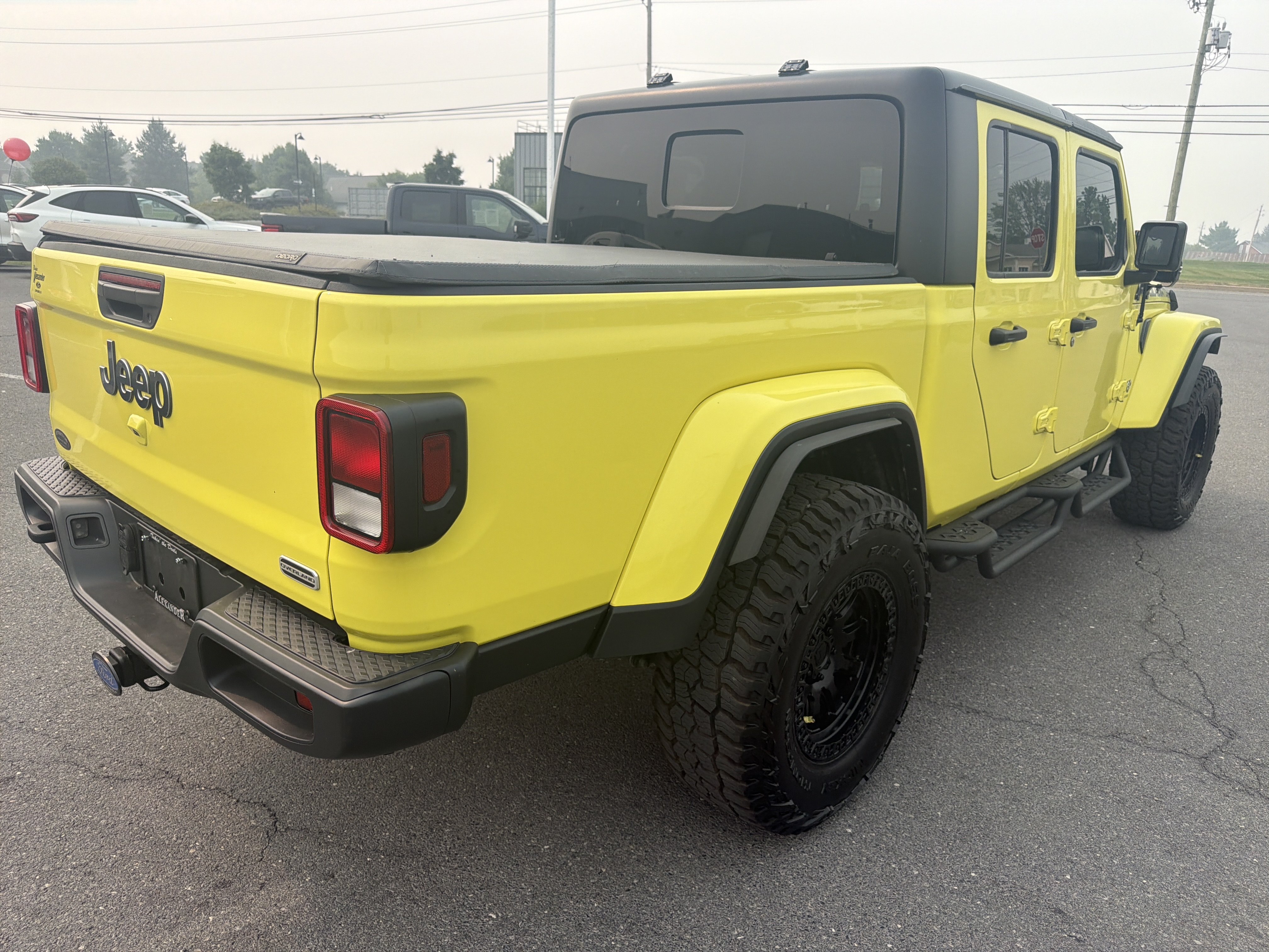 Used 2023 Jeep Gladiator Overland AWD/4WD image 3