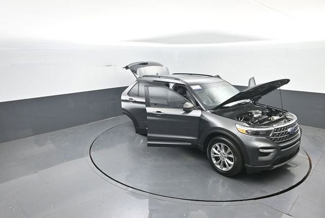 Certified 2020 Ford Explorer XLT w/ Equipment Group 202A AWD/4WD image 40