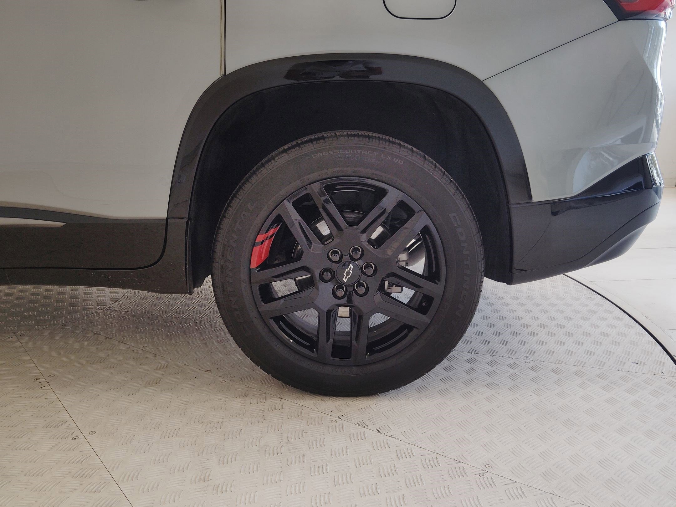 Used 2023 Chevrolet Traverse Premier w/ Redline Edition image 13