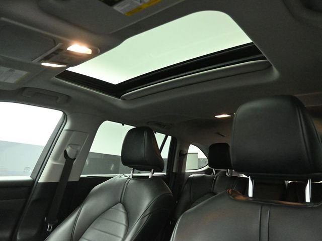 Used 2021 Toyota Highlander XLE AWD/4WD image 19