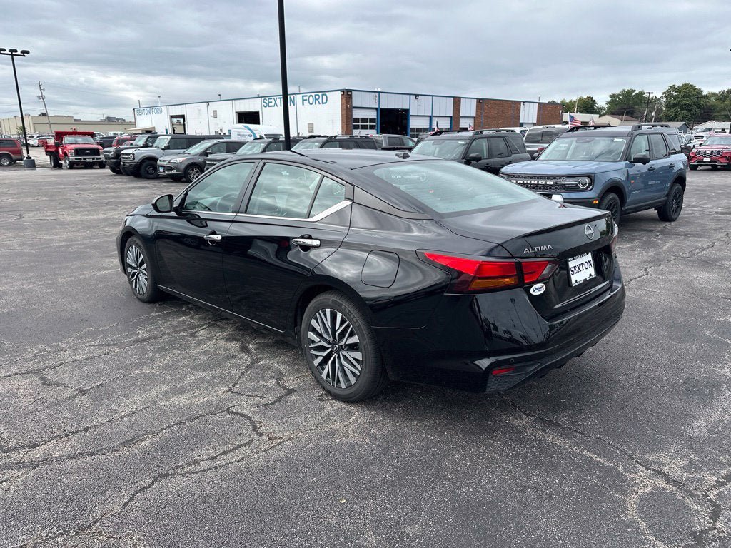 Used 2024 Nissan Altima 2.5 SV FWD image 7