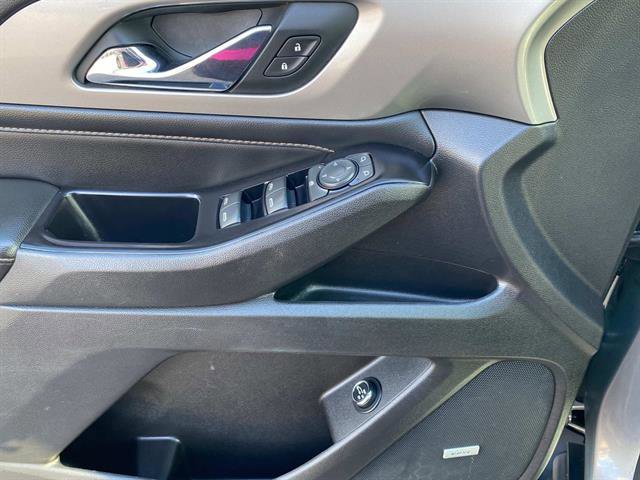 Used 2018 Chevrolet Traverse LT image 21