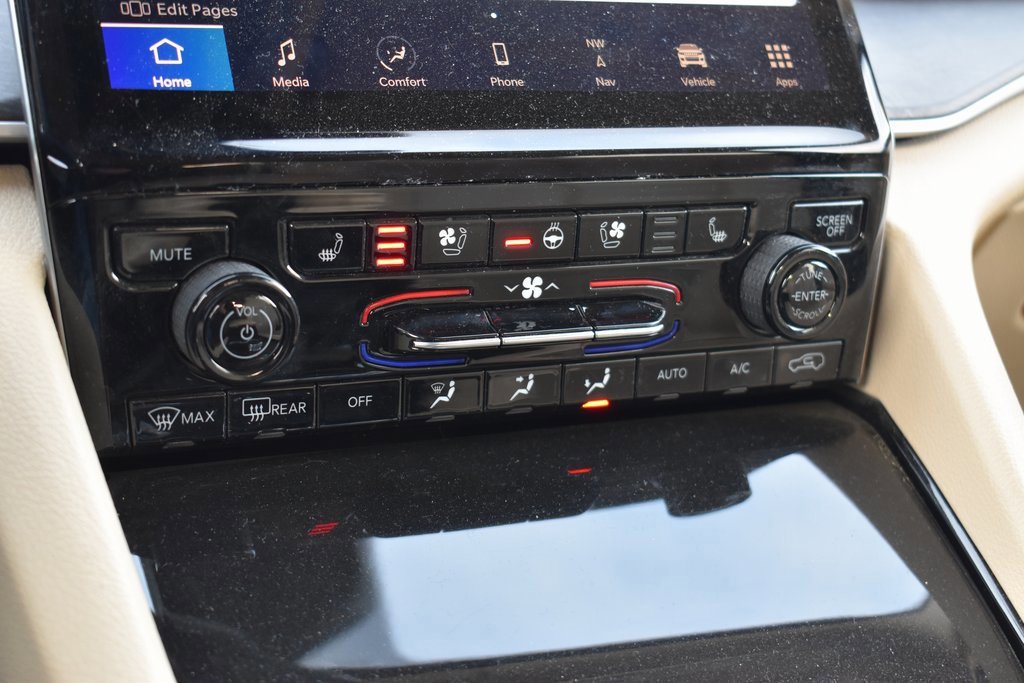 Used 2022 Jeep Grand Cherokee Limited w/ Luxury Tech Group II image 12