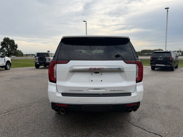 Used 2021 GMC Yukon Denali w/ Denali Premium Package AWD/4WD image 8