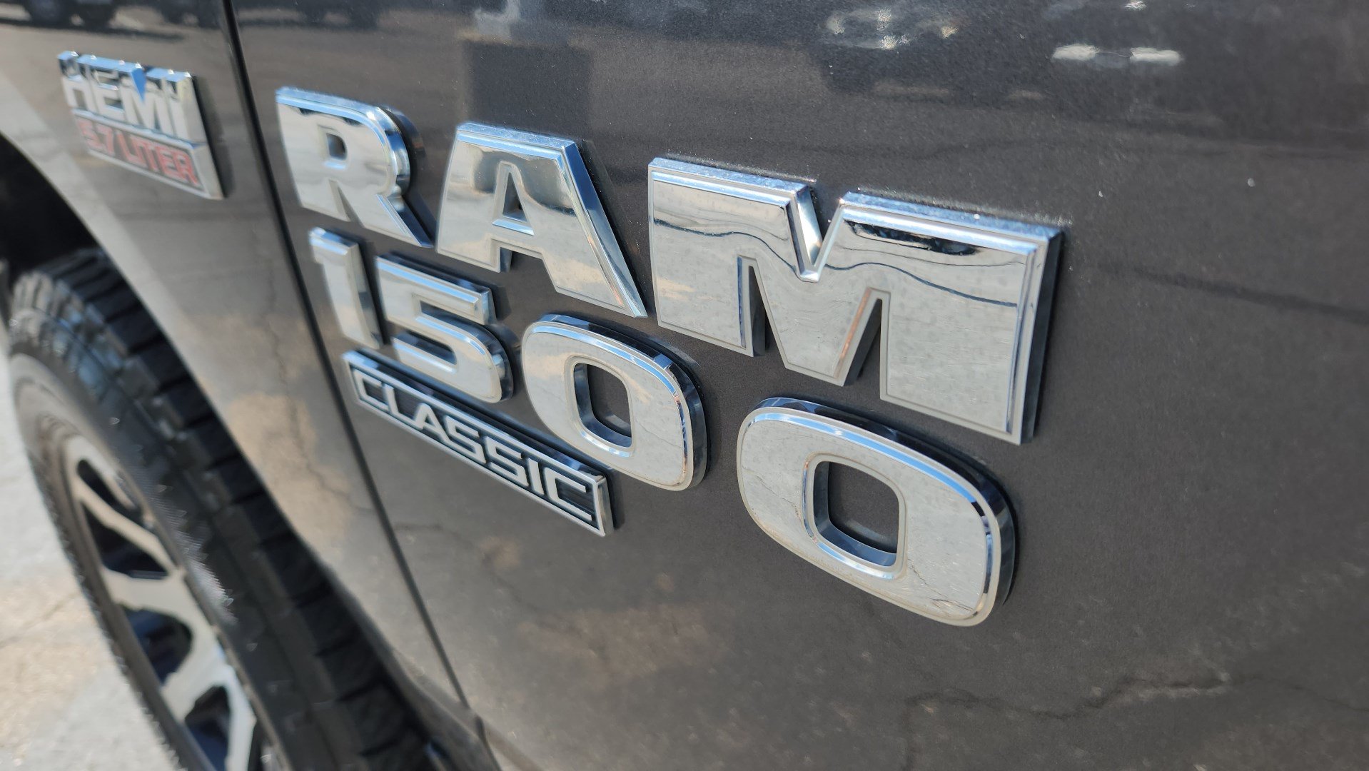 Used 2019 RAM 1500 Classic SLT AWD/4WD image 15