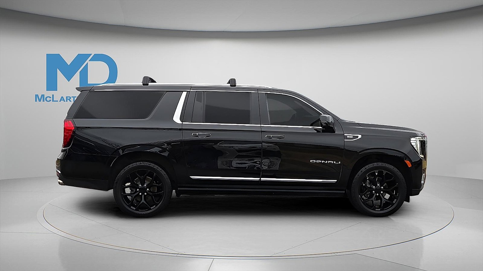 Used 2021 GMC Yukon XL Denali w/ Denali Premium Package image 6