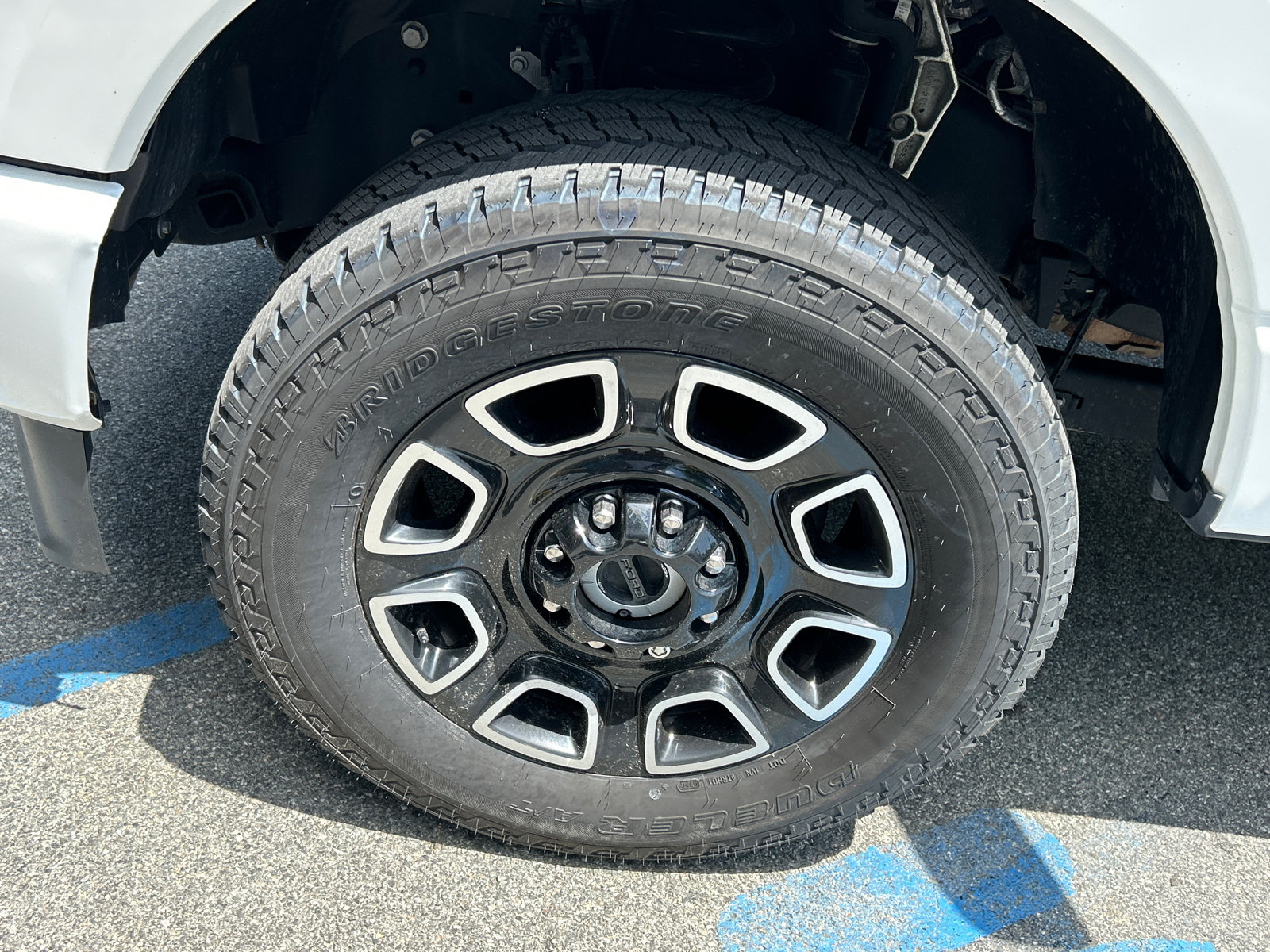 Certified 2025 Ford F350 Platinum w/ FX4 Off-Road Package AWD/4WD image 5