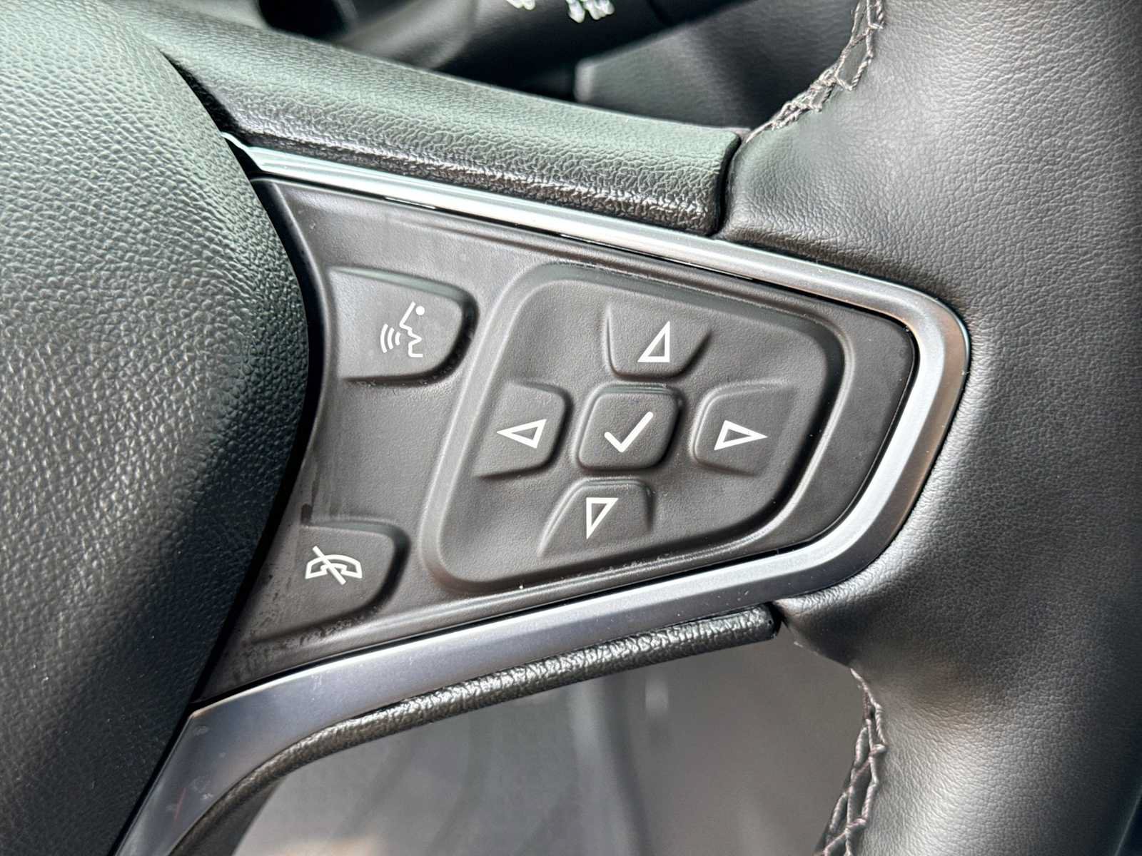 Used 2024 Chevrolet Equinox LT w/ LPO, Floor Liner Package FWD image 23