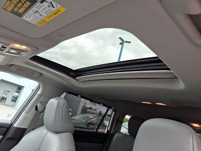 Used 2022 Toyota Highlander XLE AWD/4WD image 15
