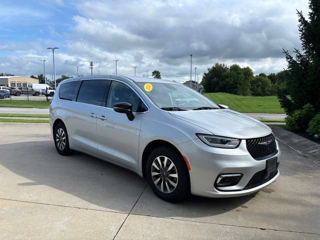 Used 2024 Chrysler Pacifica Limited FWD image 32