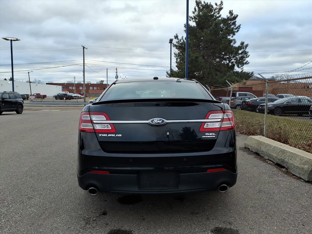 Certified 2018 Ford Taurus SEL w/ Equipment Group 201A image 3