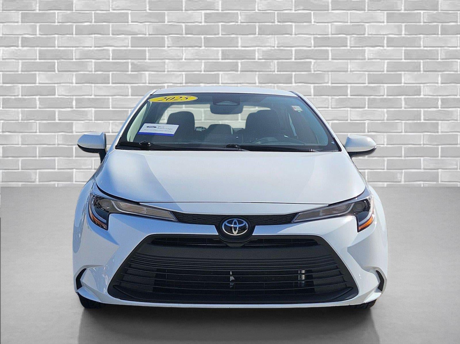 Used 2025 Toyota Corolla LE FWD image 2