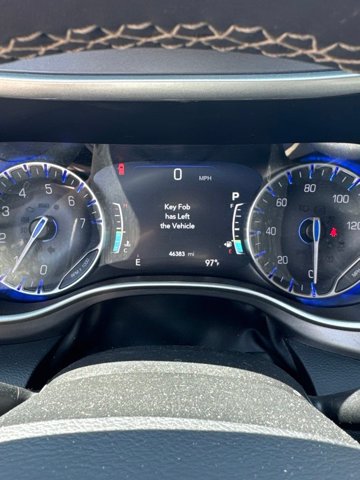 Used 2024 Chrysler Pacifica Touring-L FWD image 8