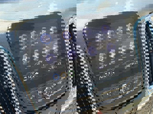 Used 2020 Chevrolet Equinox Premier image 32