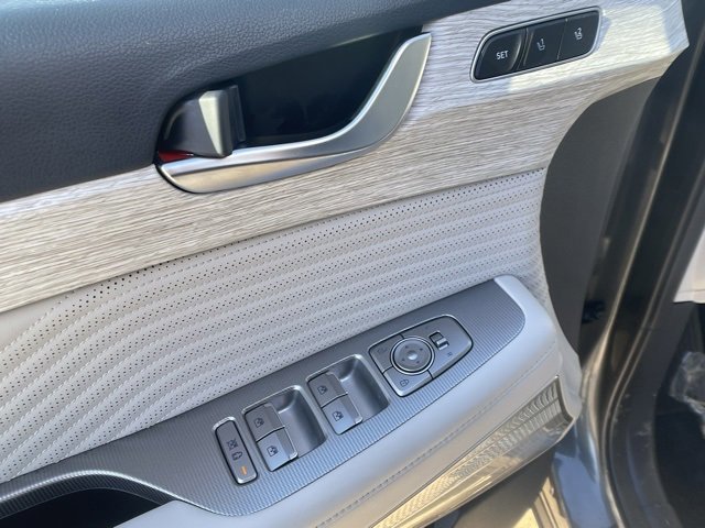 Used 2023 Hyundai Palisade Calligraphy image 14