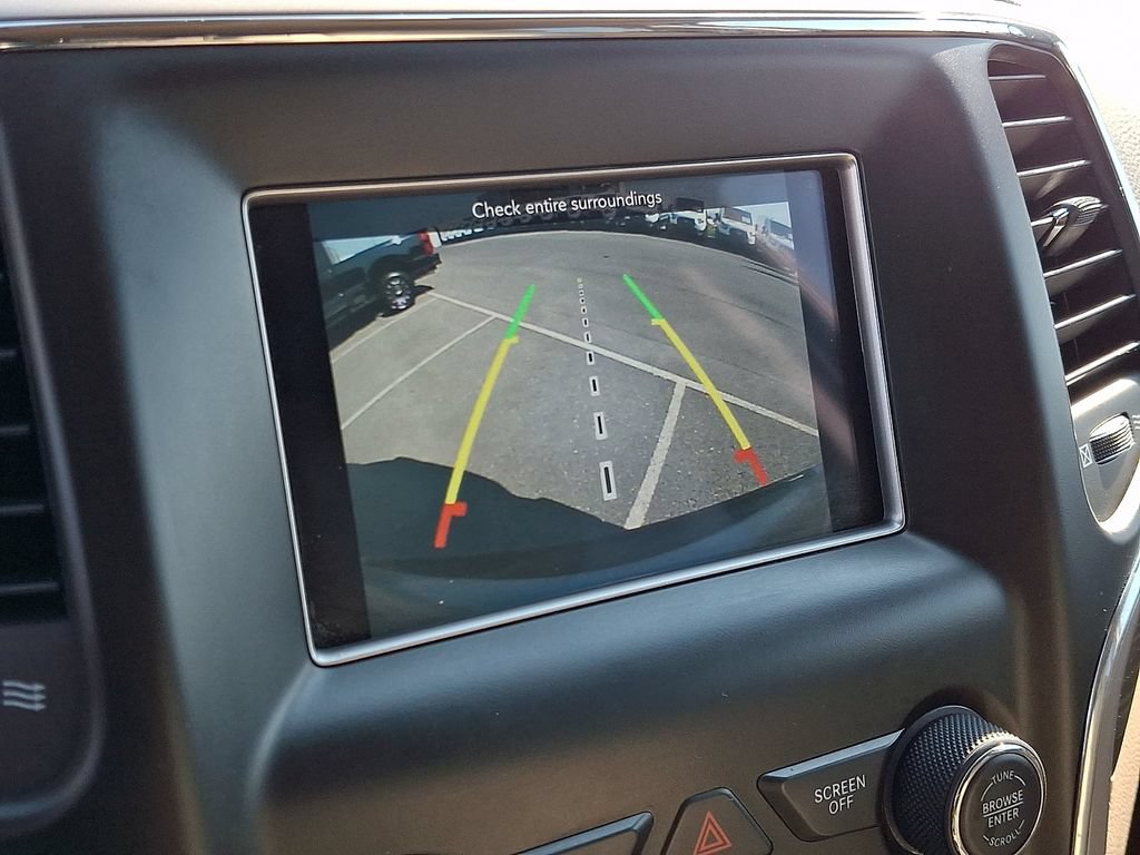 Used 2019 Jeep Grand Cherokee Laredo AWD/4WD image 17