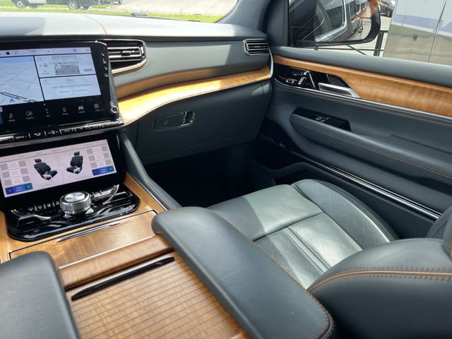 Used 2022 Jeep Grand Wagoneer Series II AWD/4WD image 18