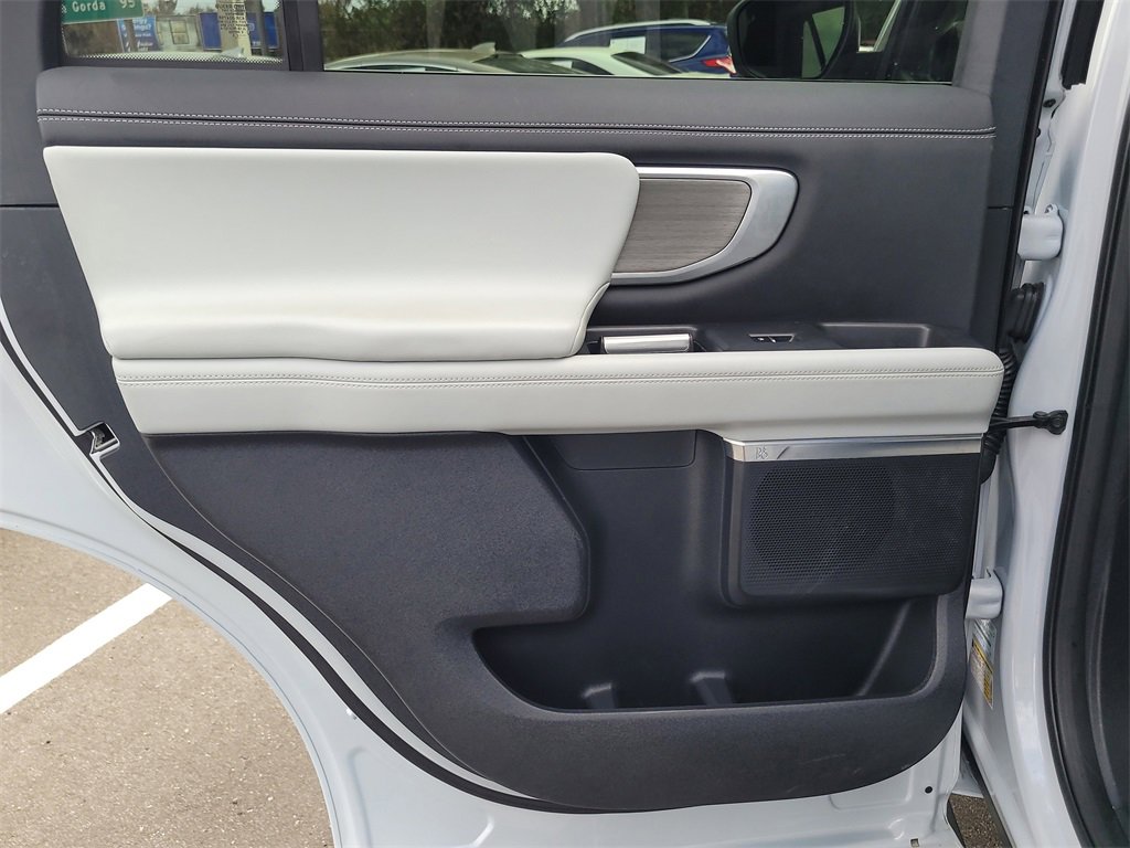 Certified 2025 Ford Expedition Platinum image 11