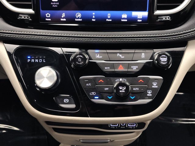 Used 2024 Chrysler Pacifica Limited FWD image 31