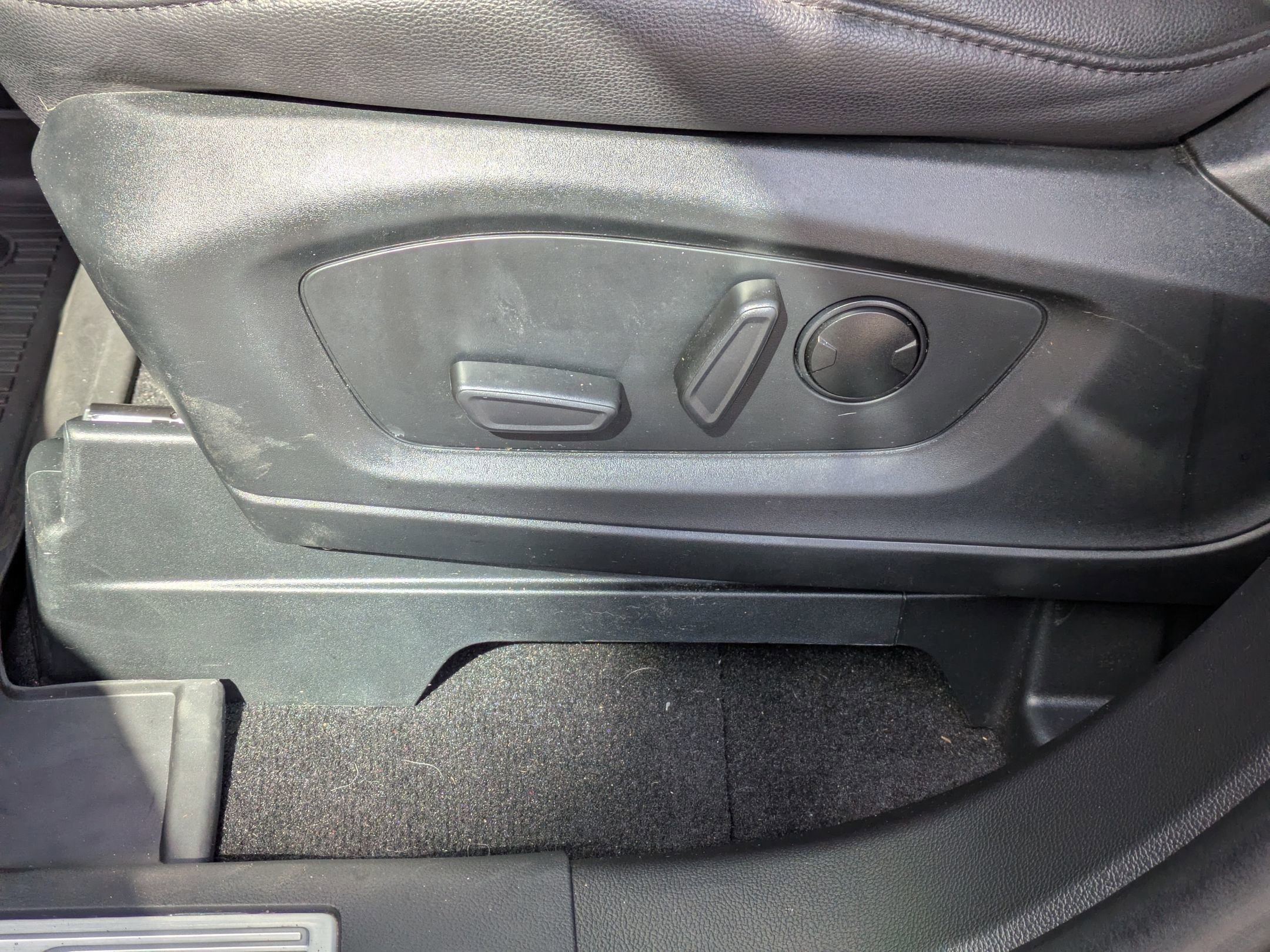 Certified 2024 Ford Explorer ST-Line w/ Class IV Trailer Tow Package image 14